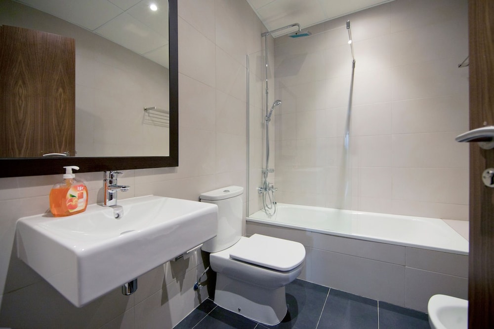 Basic Double or Twin Room, Private Bathroom photo 3