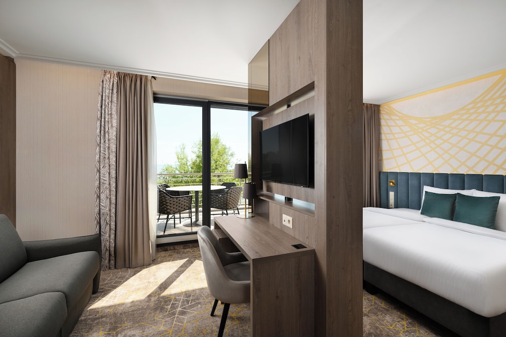 Premium Triple Room photo 3