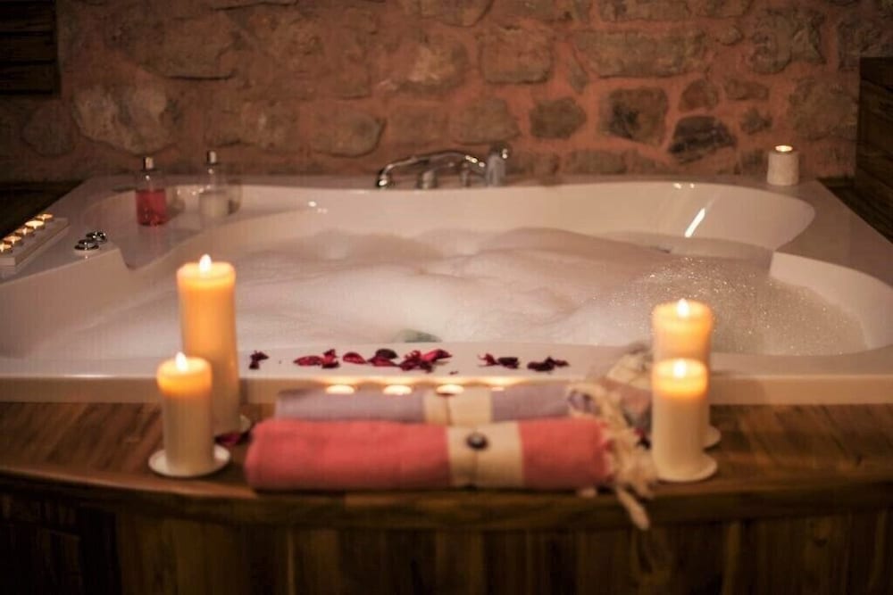 Deluxe Room, Jetted Tub - Photo 5