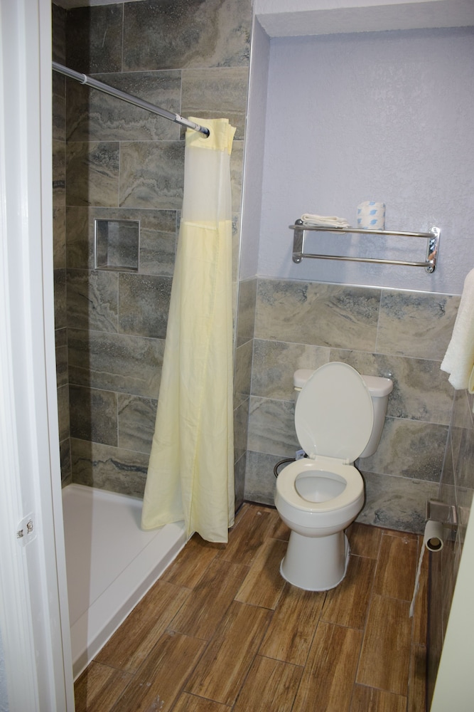 Standard Room, 2 Double Beds, Smoking photo 3