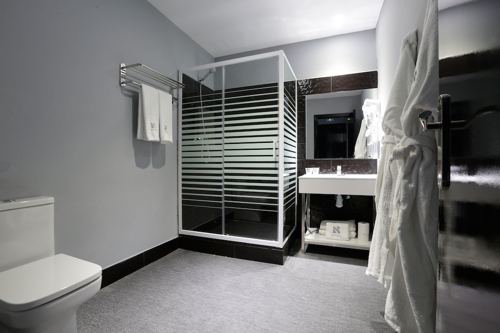 Room, 1 King Bed, Accessible (Roll-In Shower) - Photo 1