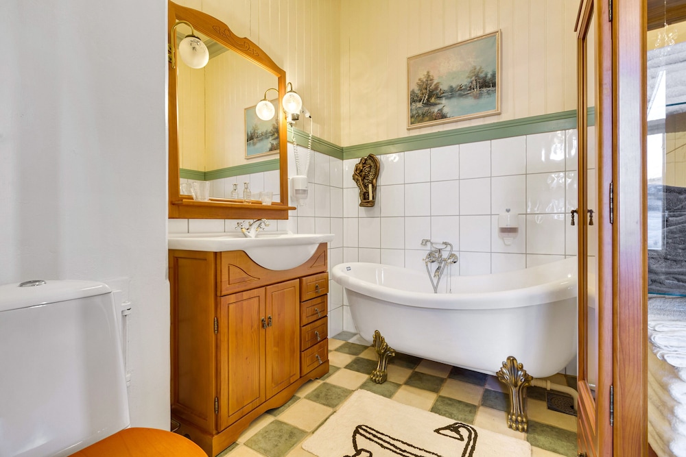 Executive Suite, 1 King Bed, Non Smoking, Sea View - Photo 9