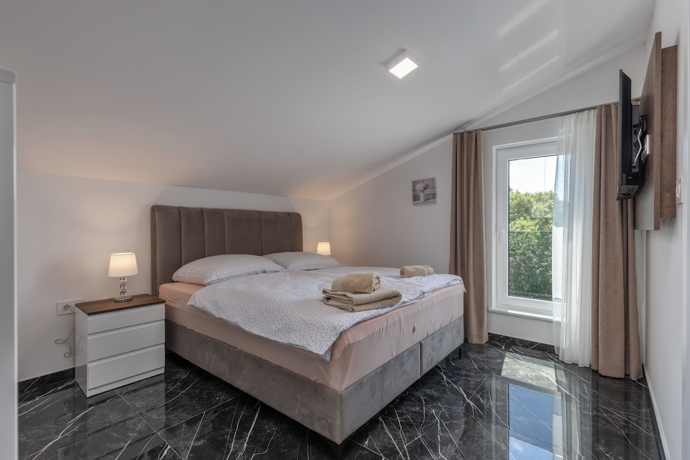 Family Apartment, Multiple Bedrooms, Sea Facing (Pool Apartment Panorama)
