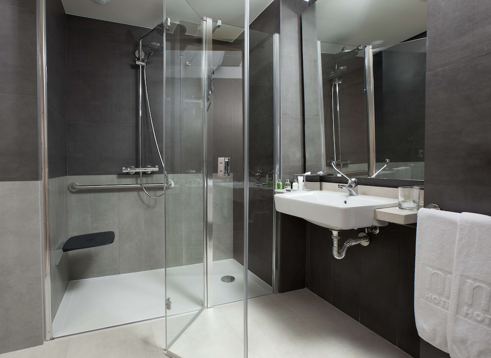 Premium Room (Extra Bed 3 Adults) - Photo 9