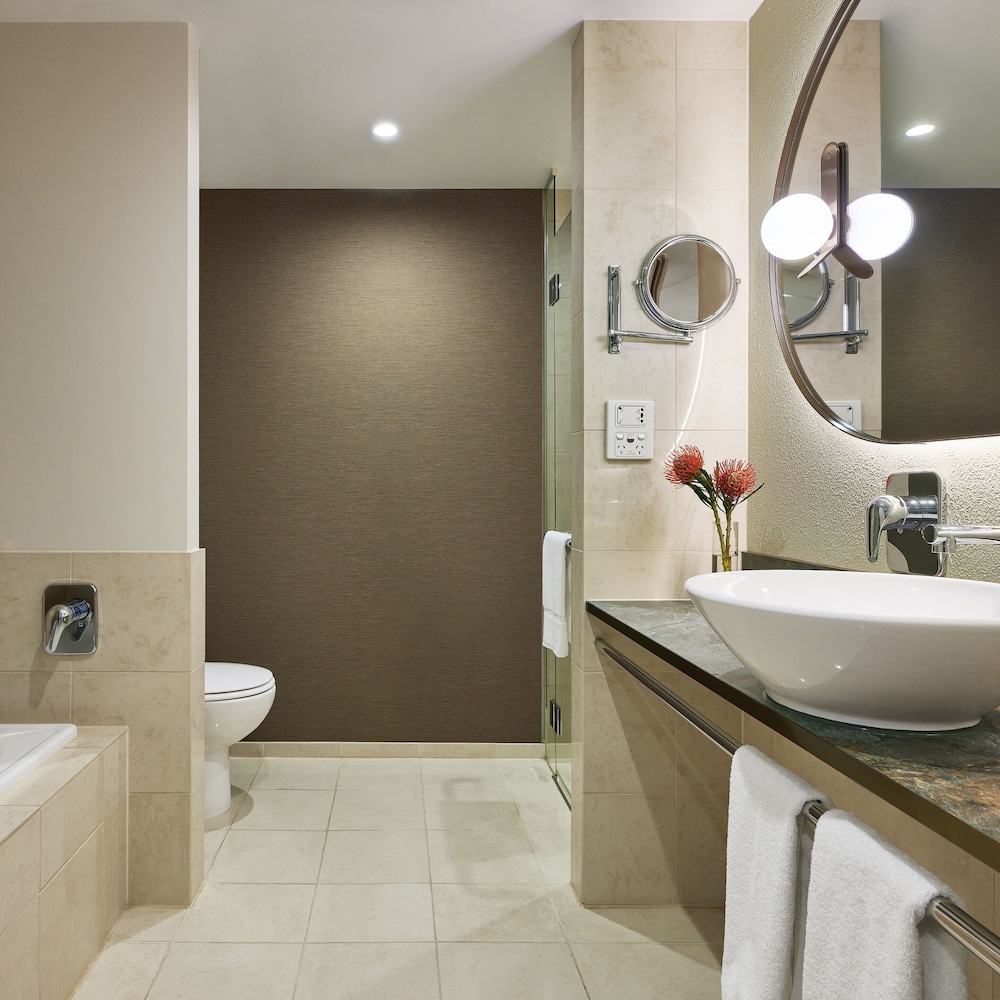 Deluxe Twin Room - Runway View - Photo 3