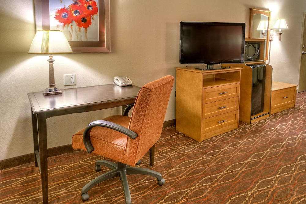 1 King Bed Mobility / Hearing Accessible - Photo 5