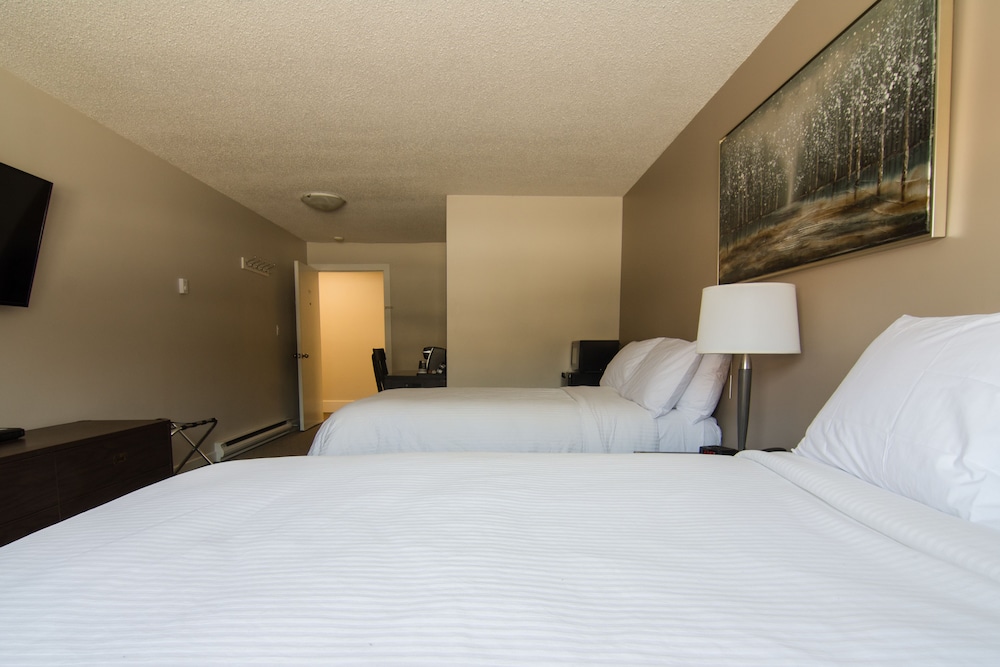 Double Room, 2 Queen Beds photo 1