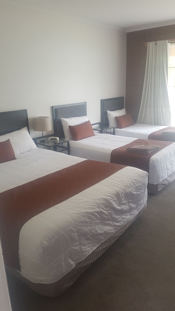 Queen Room and 2 Singles photo 1