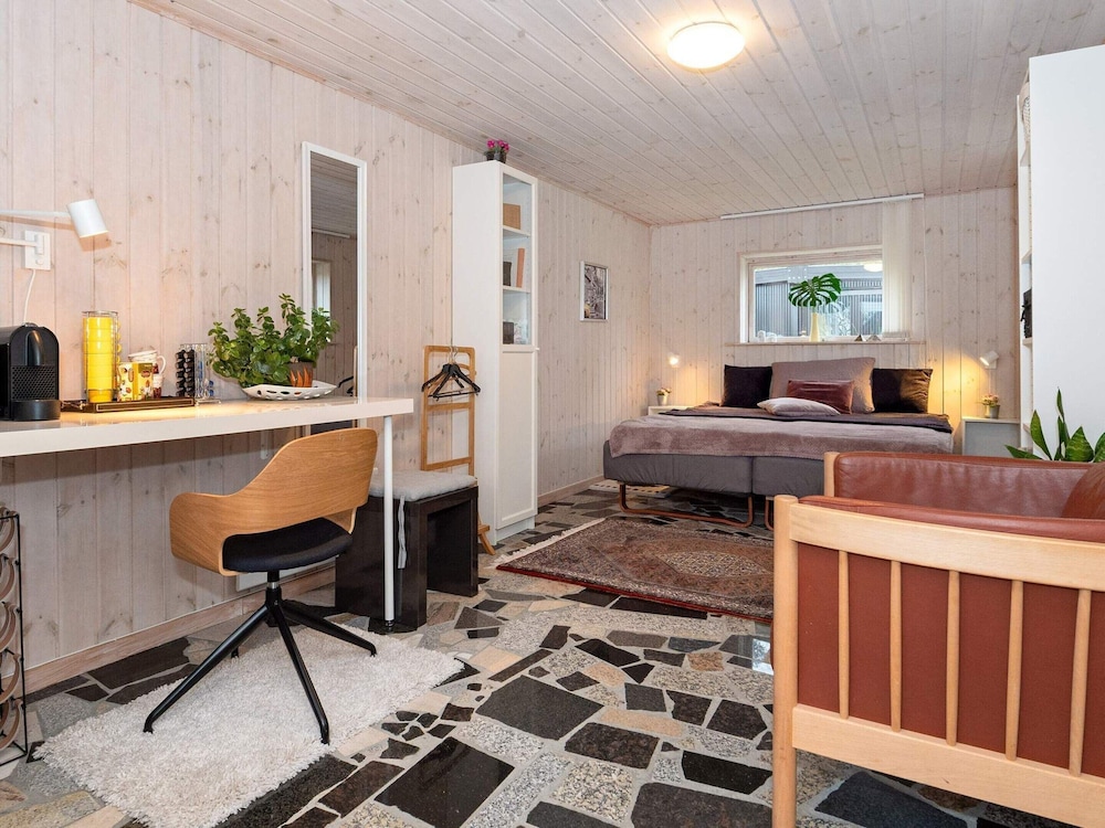 Standard Room, 2 Queen Beds - Photo 1