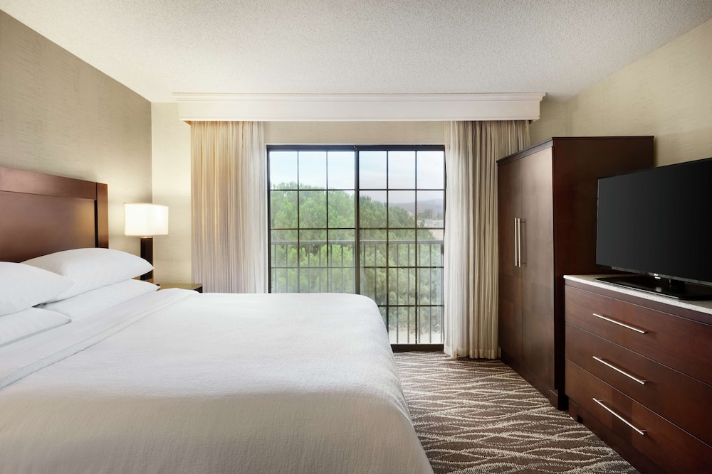Executive Room, 1 King Bed, Non Smoking photo 3