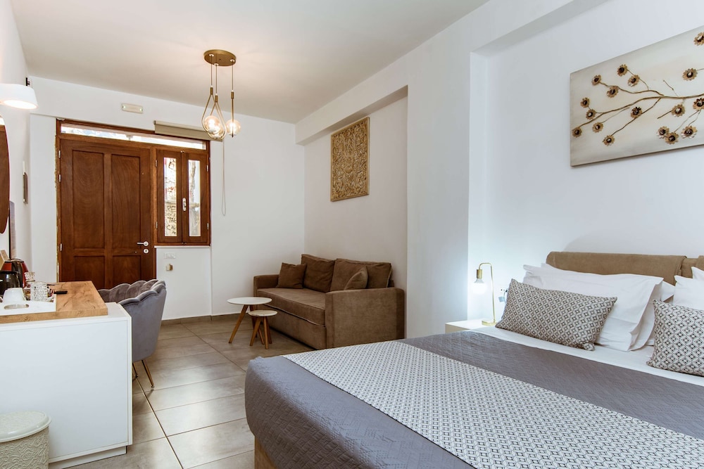 Triple Room (Ground Floor)
