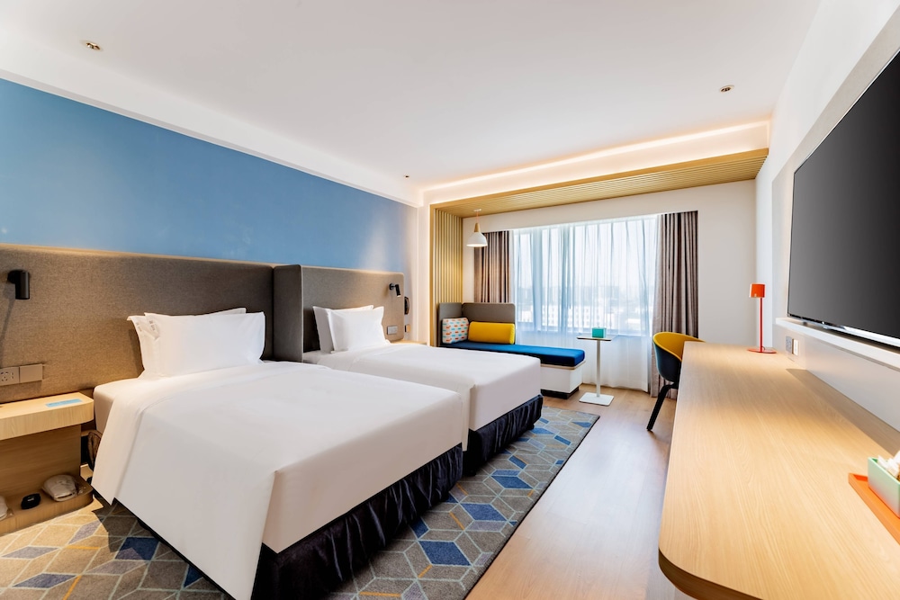 Standard Room, Multiple Beds (Extra Floor Space) photo 3