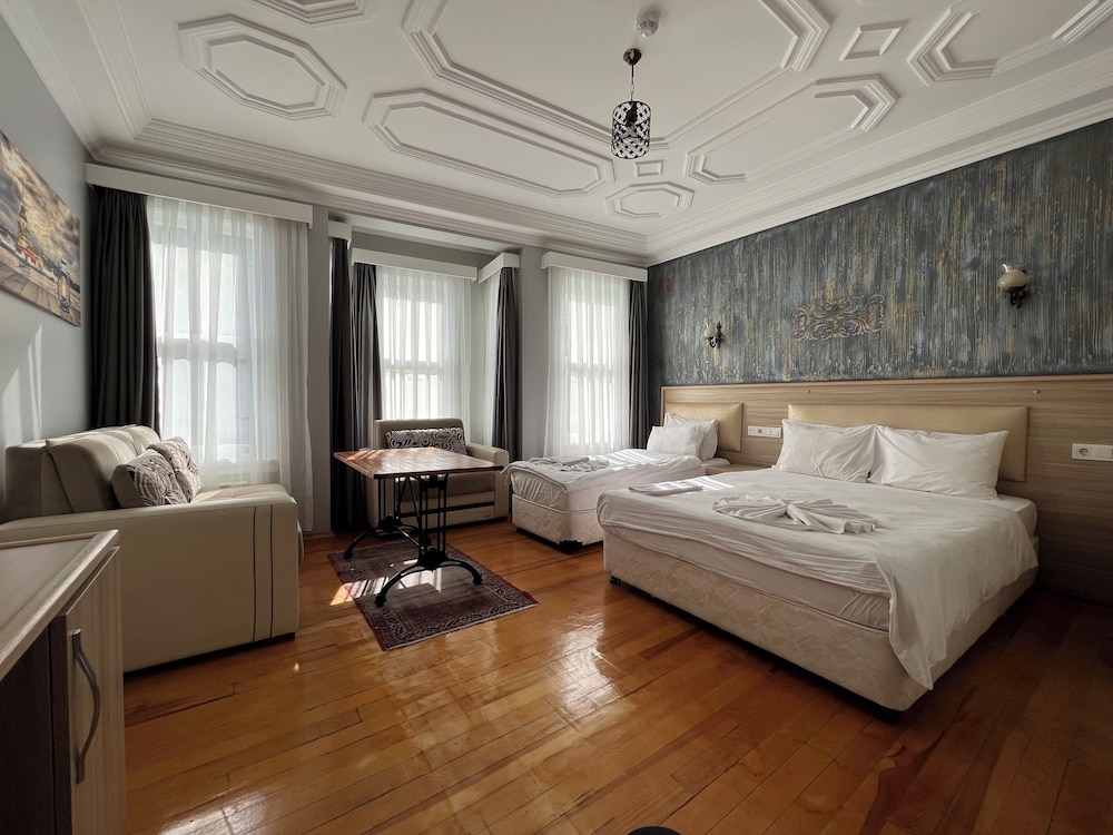 Family Quadruple Room photo 2