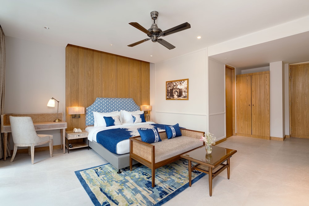 Junior Suite King Bed - City View photo 1