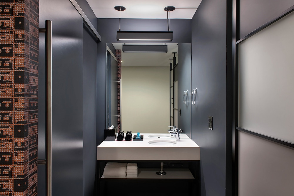 aloft, Room, 1 King Bed - Photo 4