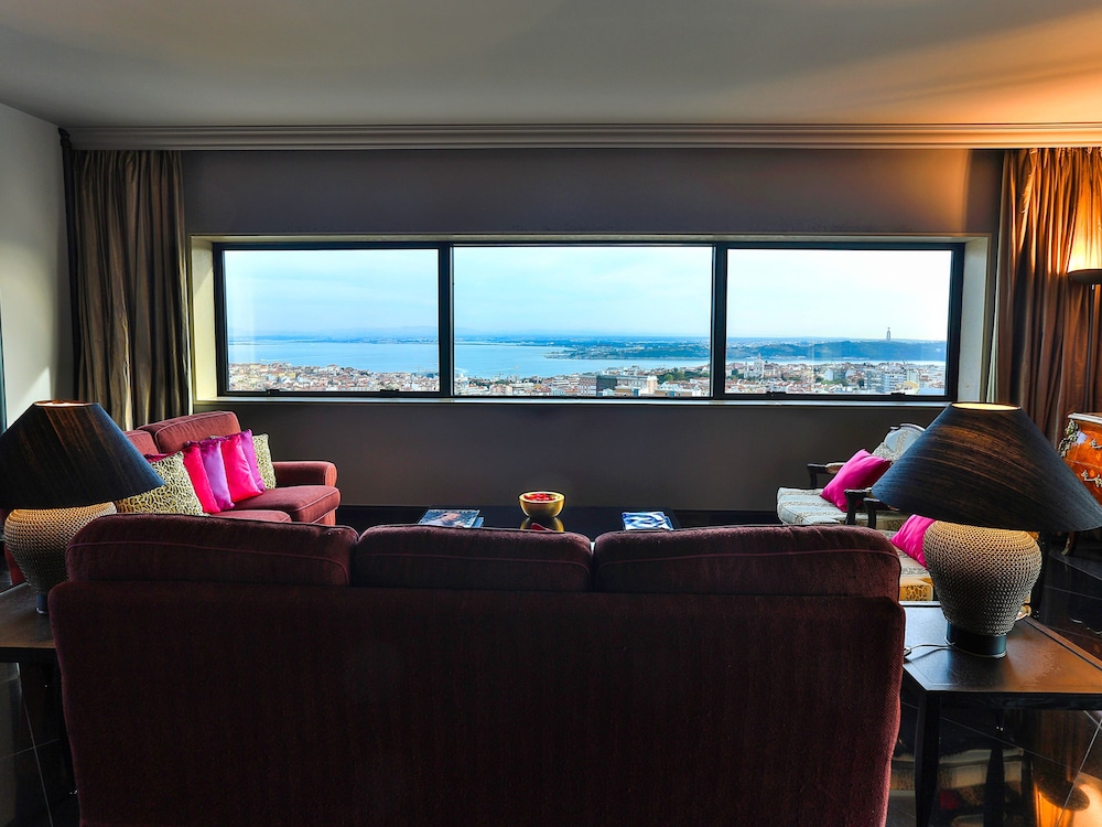Premium Suite - River View thumbnail 6