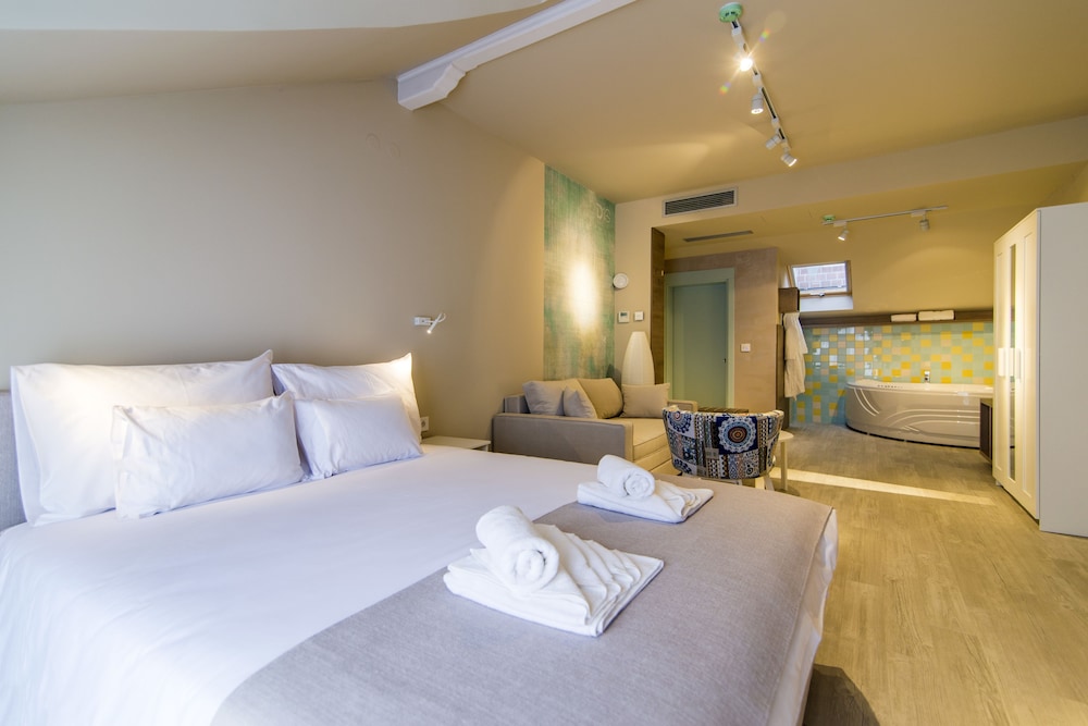 Deluxe Suite photo 1
