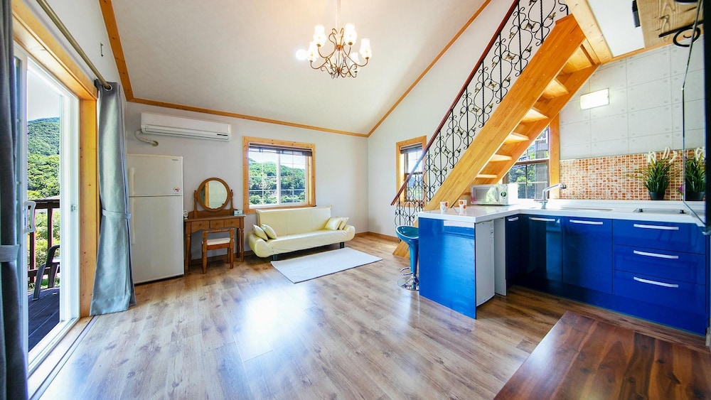 Basic Room, 1 Bedroom (Sage( F2 / Spa /1 Dog Stay Free))