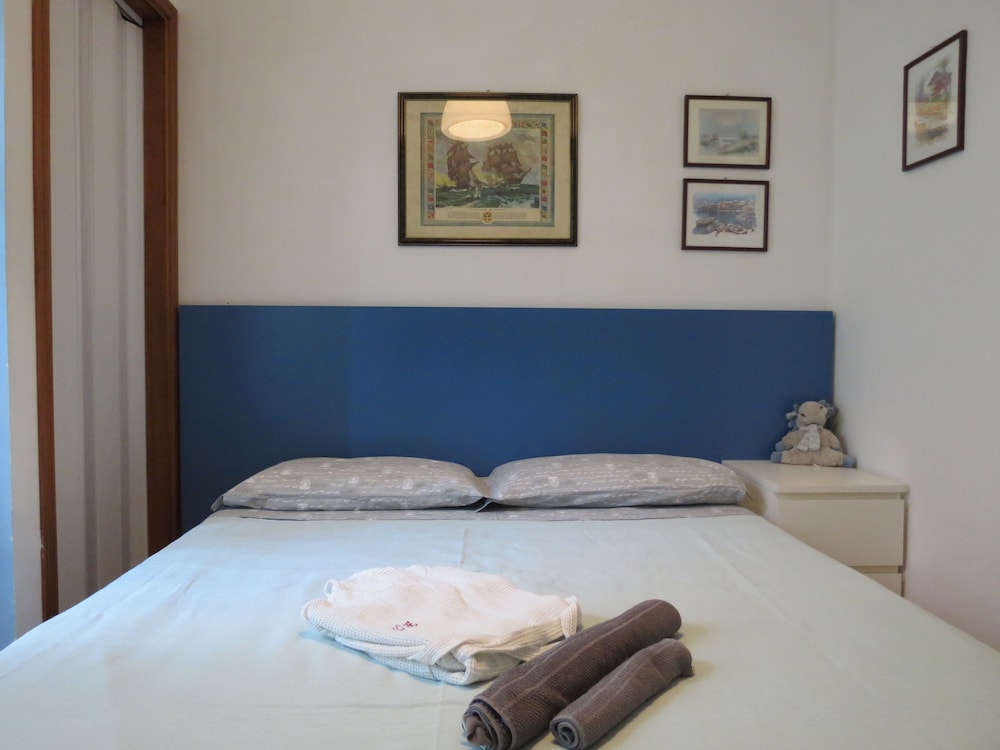 Traditional House, 2 Bedrooms, Lake View