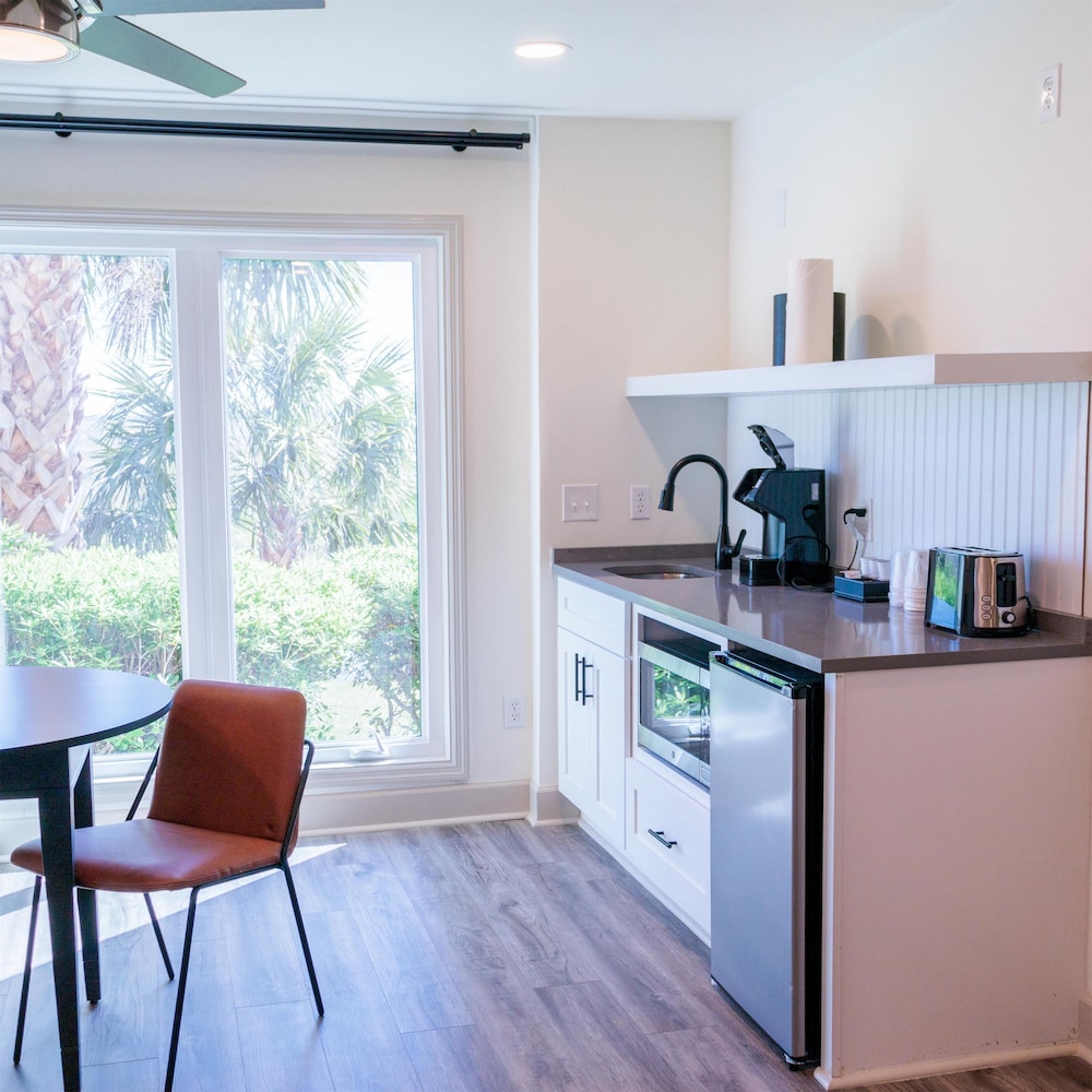 Studio, 2 Queen Beds - Photo 10