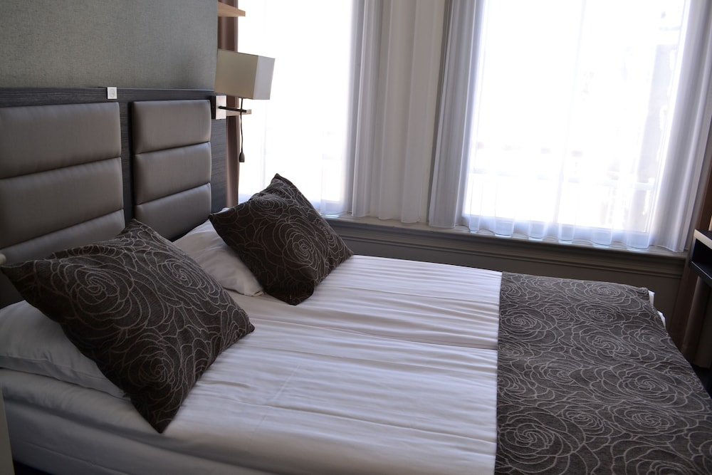 Deluxe Triple Room, Multiple Beds photo 2