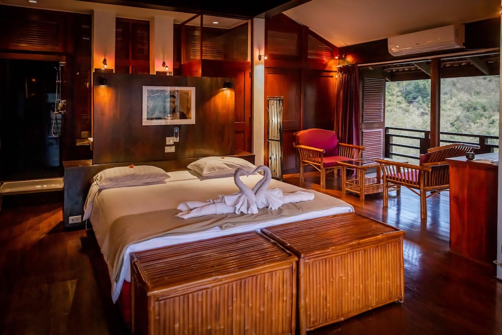 Suite, Balcony