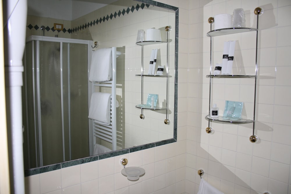 Superior Room - Photo 11