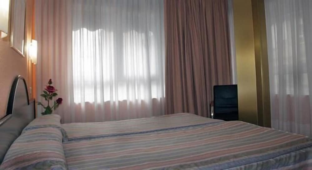 Economy Twin Room
