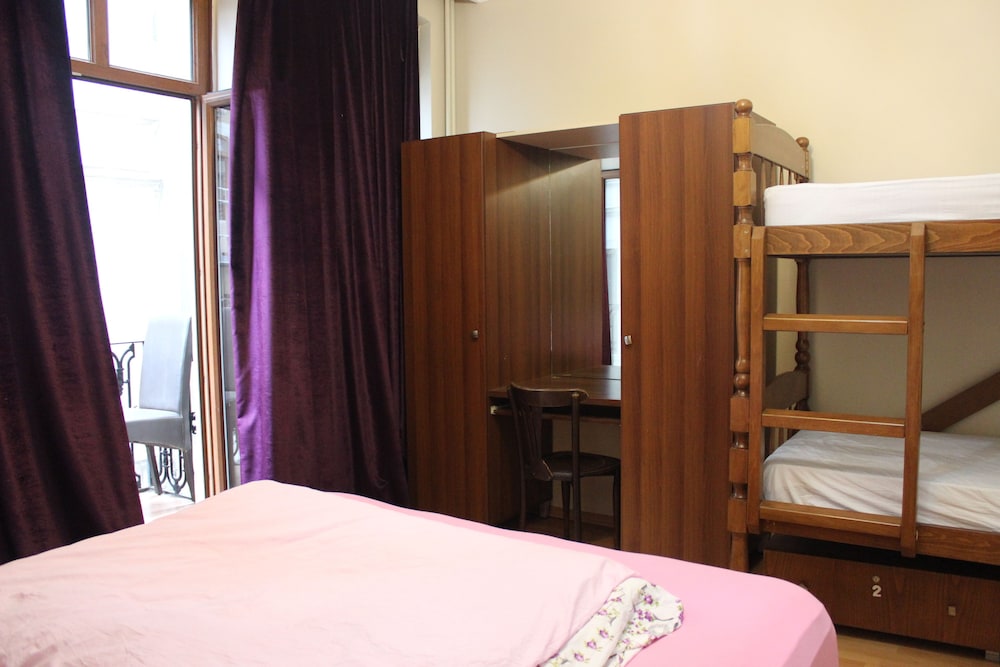 Family Room, Multiple Beds, Private Bathroom photo 1