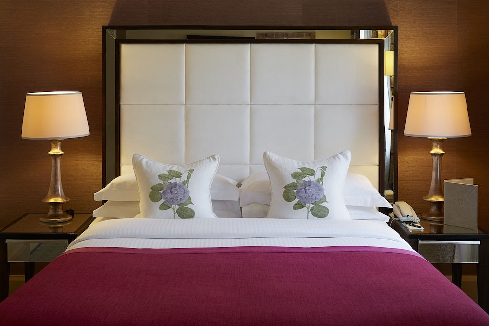 Deluxe Room, 1 Queen Bed photo 1