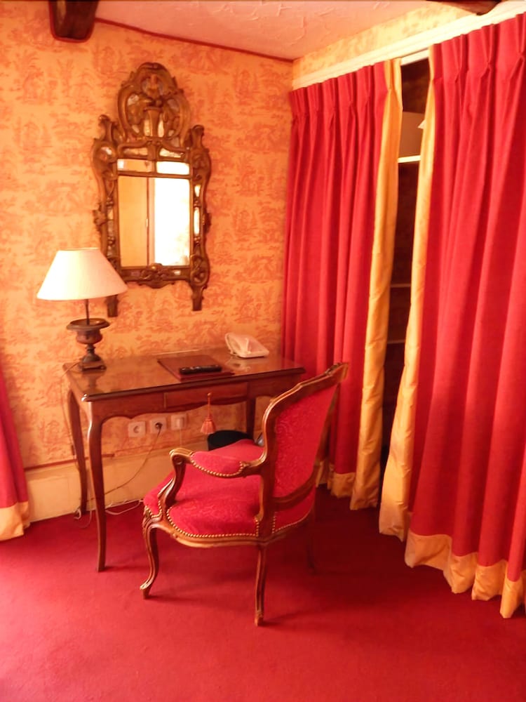 Superior Double Room, Balcony thumbnail 6