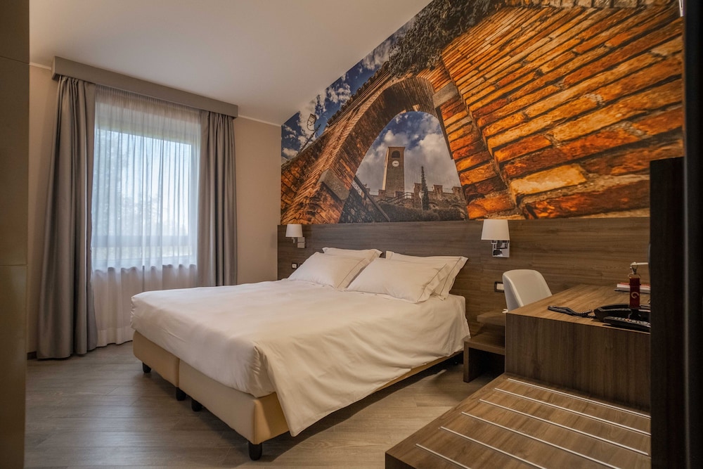 Business Double Room Single Use, 1 Queen Bed photo 3