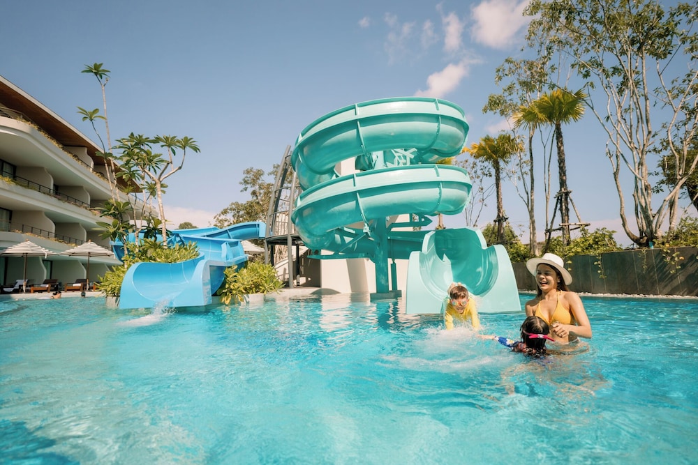Family Suite Pool Access - Photo 3