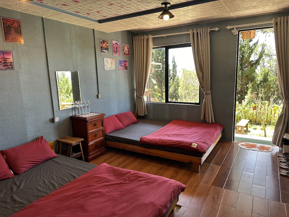 Standard Quadruple Room, Valley View