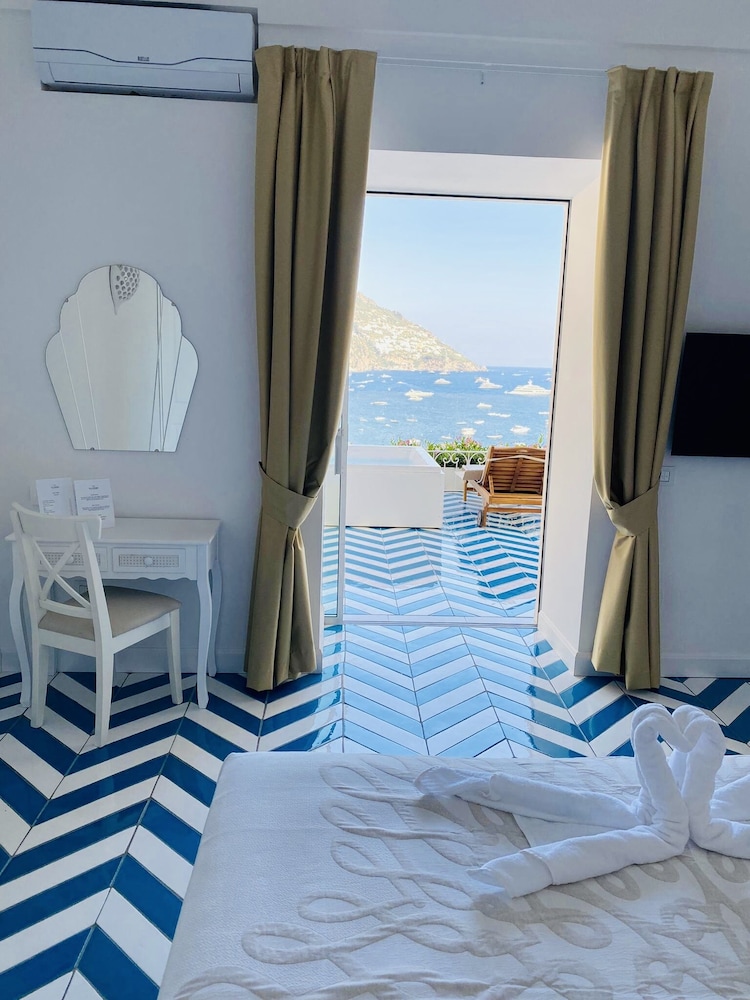 Luxury Suite photo 1