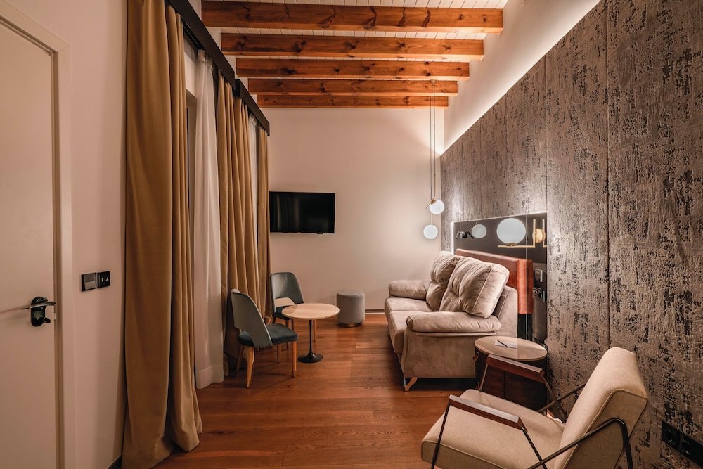 Suite (4 people) - Photo 2