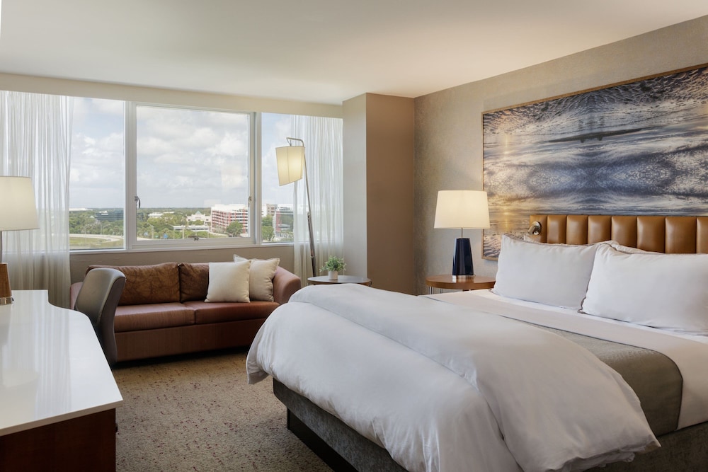 Traditional Room, 1 King Bed (Hearing Accessible) - Photo 1