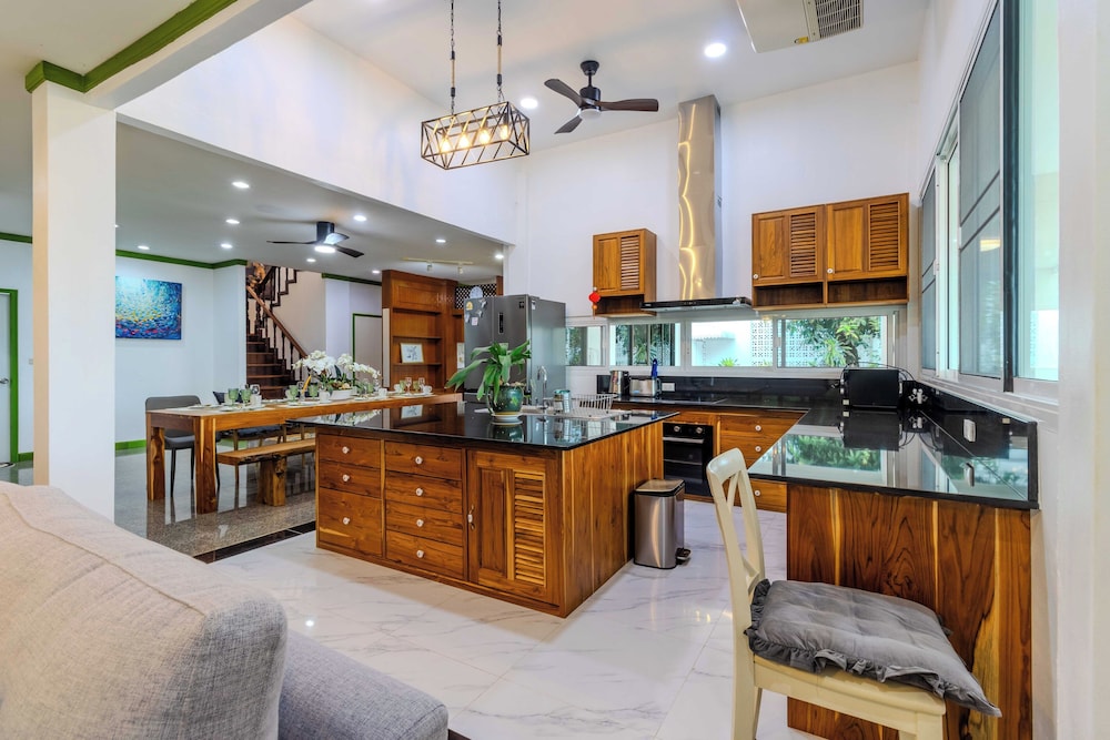 Villa photo 2