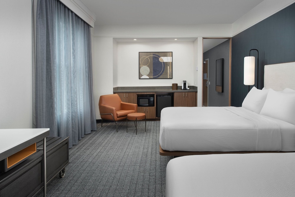 Deluxe Room, 2 Queen Beds (Mobility/Hearing Access, Transf Shwr) - Photo 1
