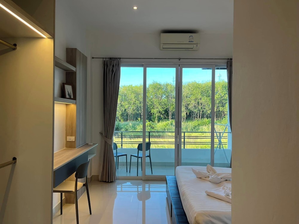 Suite, Pool Access photo 2
