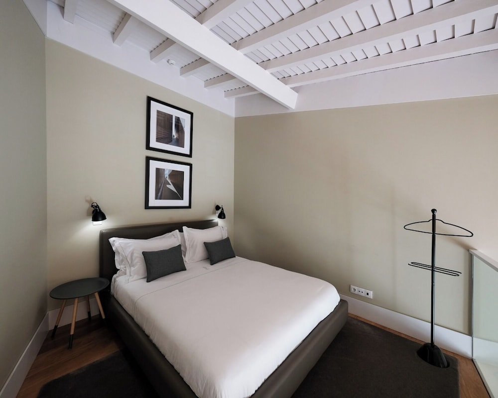 Suite, City View