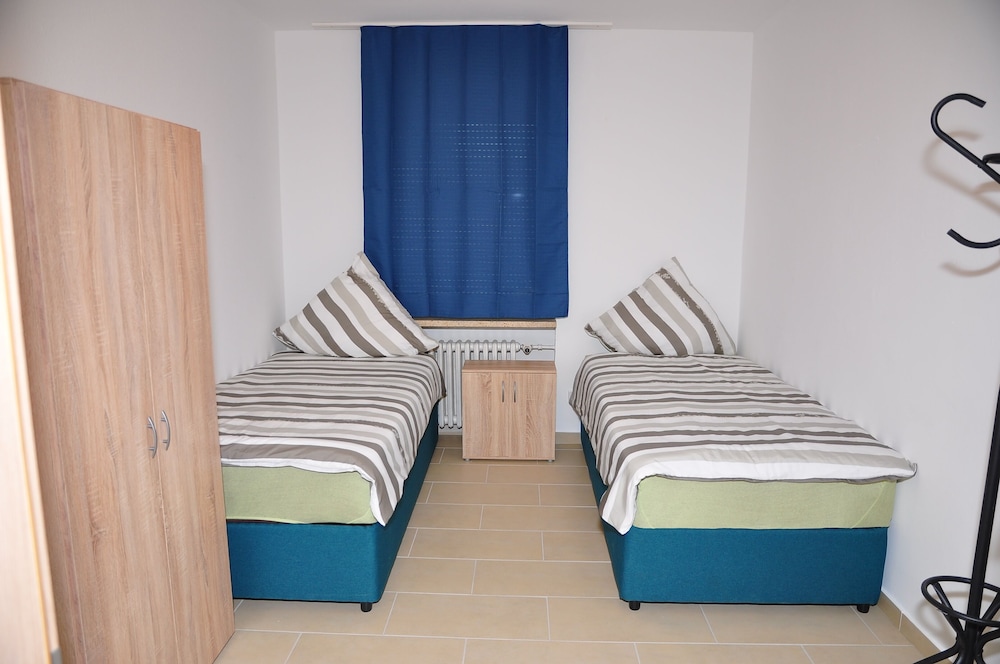 Economy Twin Room, Shared Bathroom (Nr. 7) photo 3