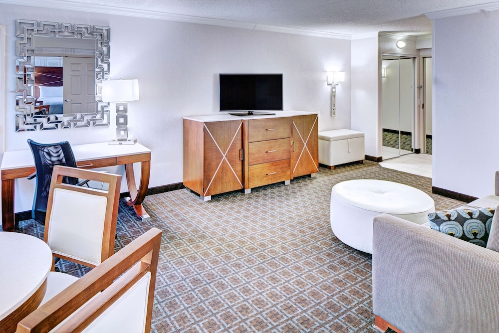 Suite, 1 King Bed with Sofa bed (2 Rooms), photo 6