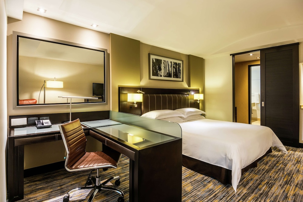 Deluxe Room, 1 King Bed - Photo 3