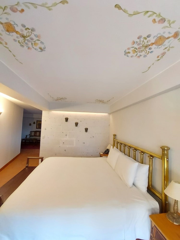 Presidential Suite, Jetted Tub, City View photo 3