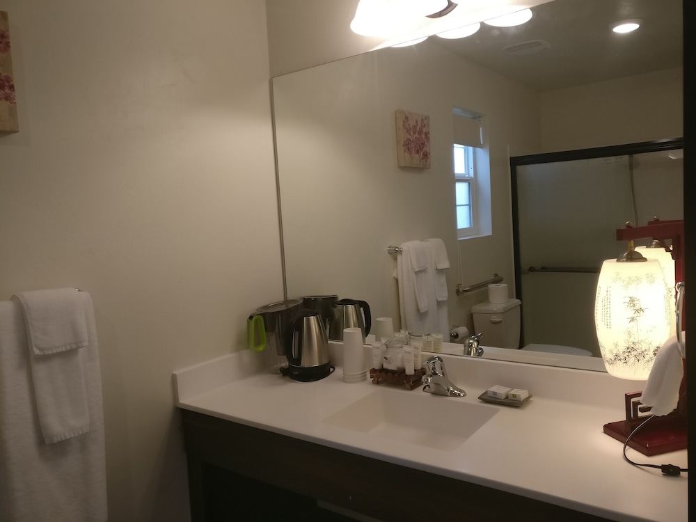 Signature Room, 1 King Bed photo 2