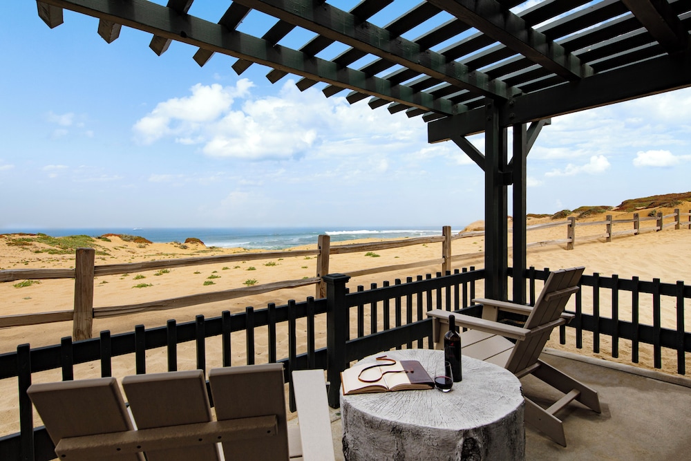 Panoramic Room, 1 King Bed, Oceanfront photo 1