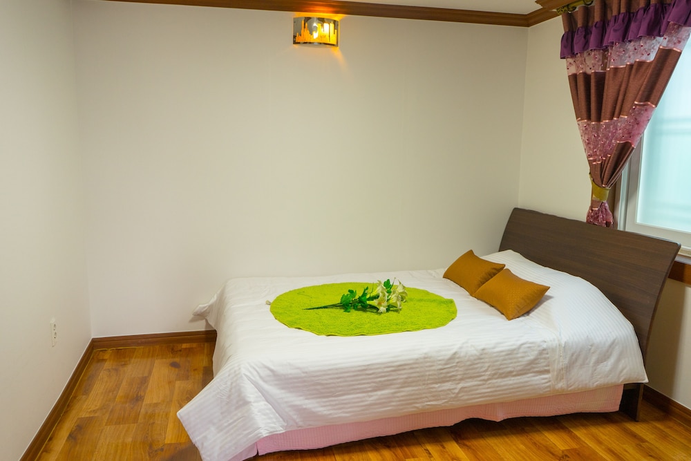 Double Room, 1 Bedroom (#207 - Violin)