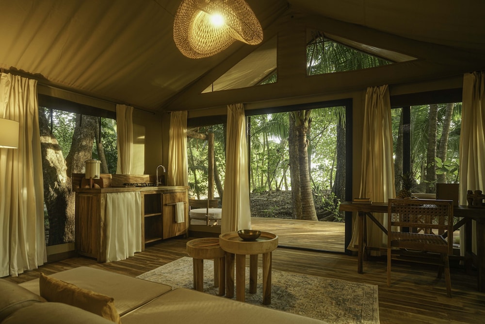 Ocean View Safari Tent with Ensuite Bathroom photo 3