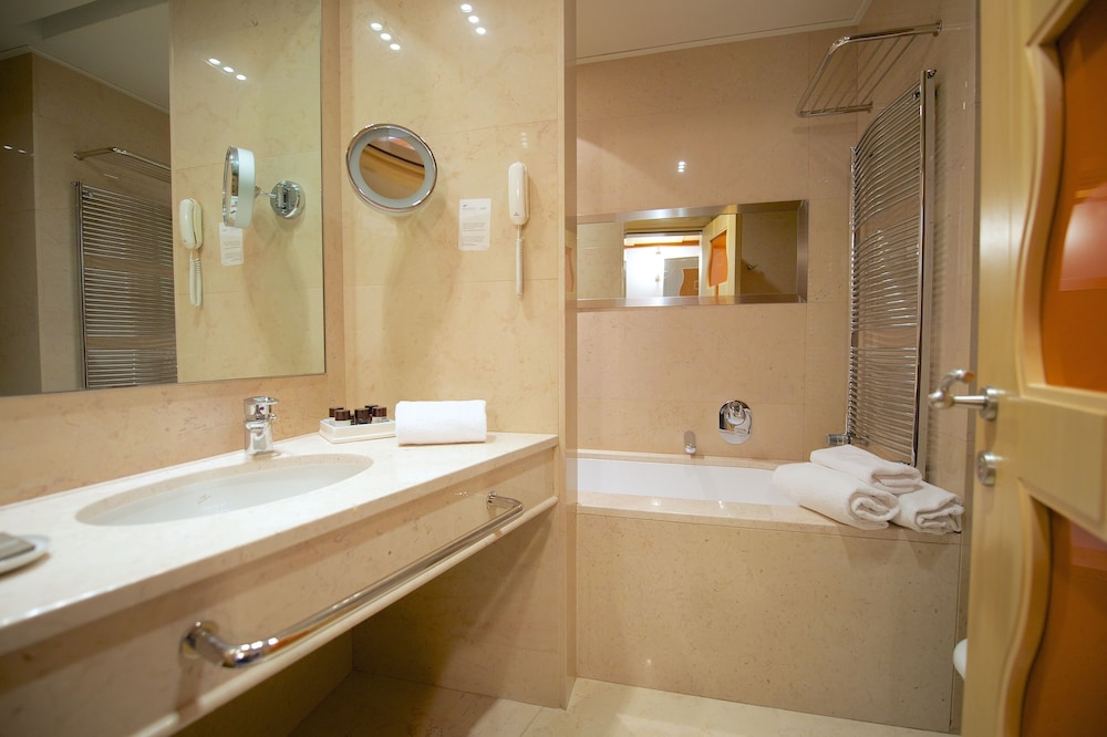 Superior Triple Room - Photo 2